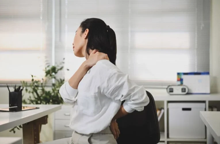 Frequent Shoulder Tension – Improve Posture During Desk Work